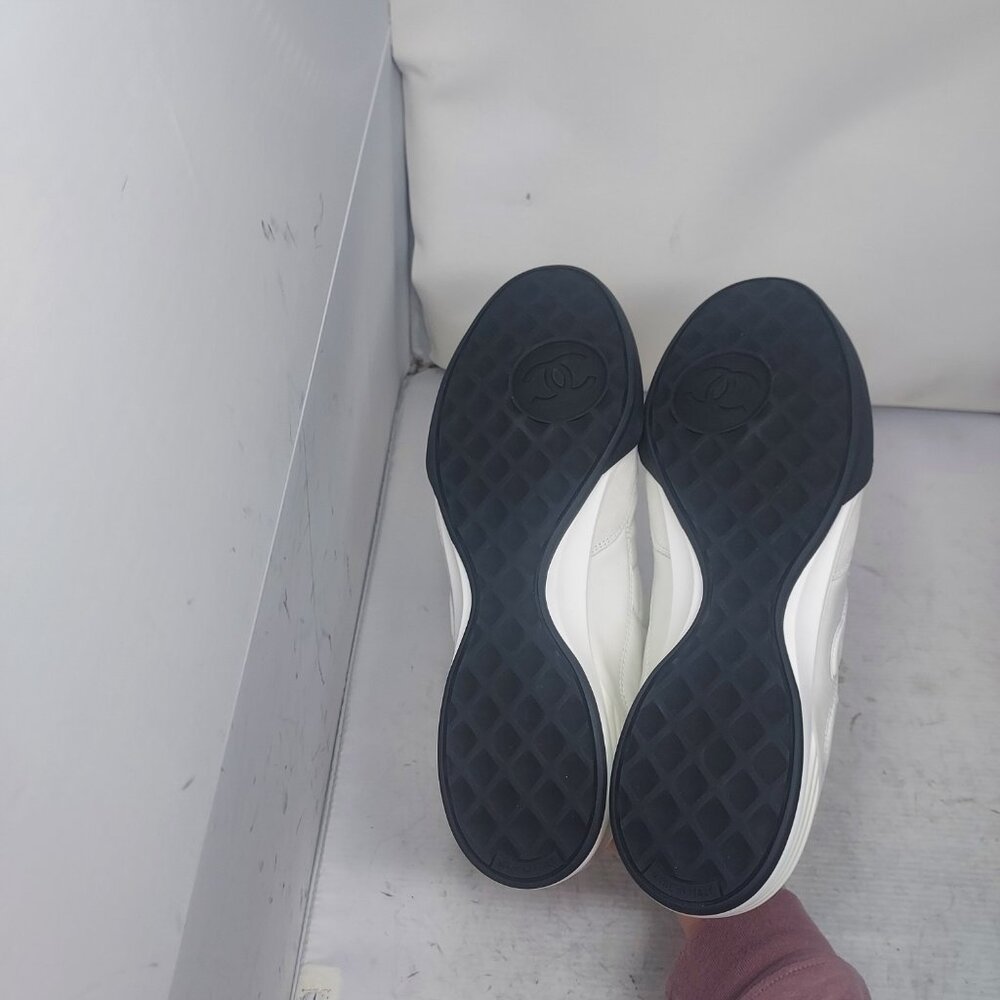 CHANEL 24A Quilted CC White Black MENS Sneaker - Picture 5 of 12
